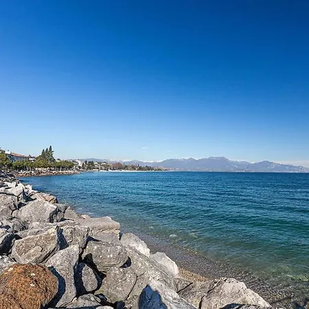 Garda View Apartment Desenzano del Garda